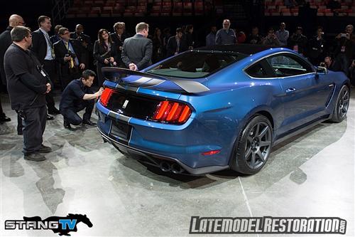 2016 Mustang Shelby GT350R Specs & Pictures - 2016 Shelby GT350R Exhaust